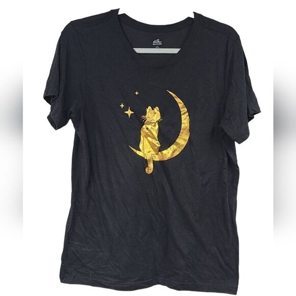 Black Tee Metallic Gold Cat Sitting on Crescent Moon Night Sky Star Kitty M 8/10 - Picture 1 of 5